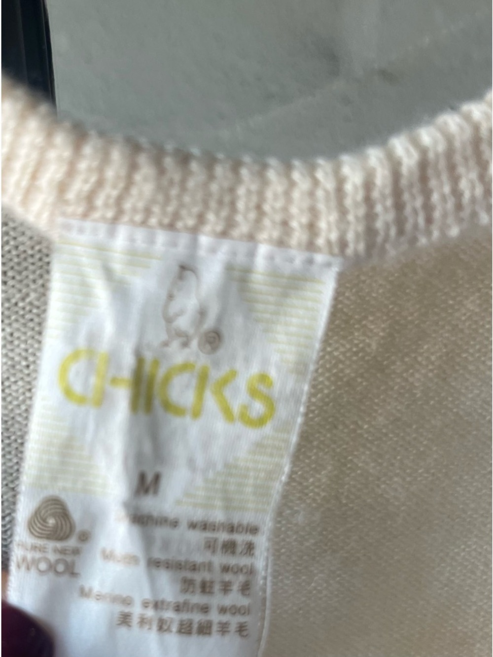 Lovely Vintage Cream Wool V-Neck Sweater Top - Picture 2 of 3